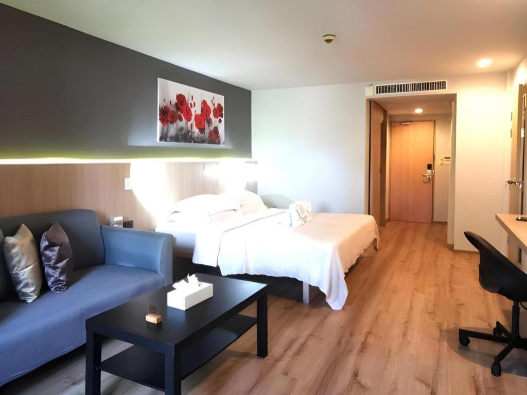 Ramada By Wyndham Phuket Southsea Hotel Karon Exterior photo