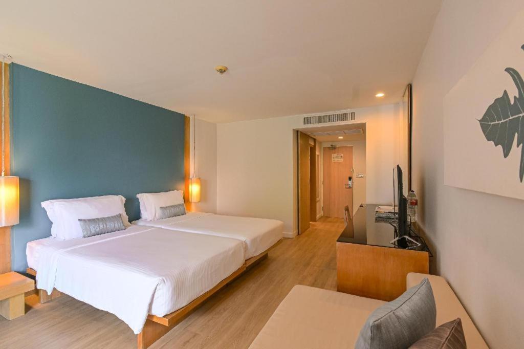 Ramada By Wyndham Phuket Southsea Hotel Karon Exterior photo